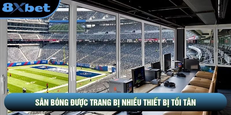 Sân bóng được trang bị nhiều thiết bị tối tân